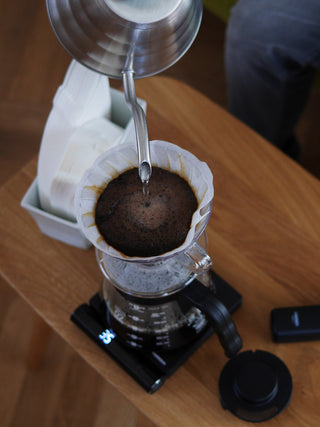 Photo of HARIO V60-02 Coffee Server (700ml/24oz) ( ) [ HARIO ] [ Decanters ]